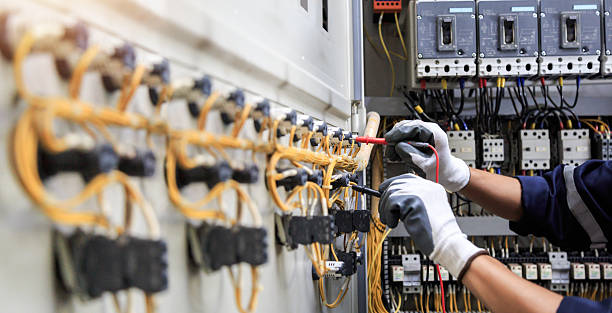 Professional Electrician technician working in Cloverleaf, TX